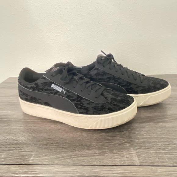 Puma Vikky Platform Women Velvet Sneakers - Picture 2 of 5